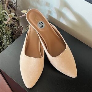 Kensie Cream Pointed-Toe Mules